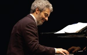 Giovedì 16 al Teatro Kennedy il Premio Oscar Nicola Piovani in “La Musica è pericolosa”