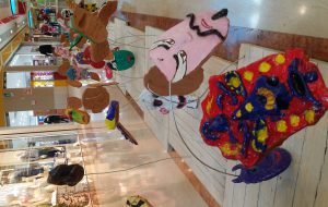 Arte in Maschera all’Auchan con gli alunna della Materdona-Moro di Mesagne