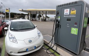 A Fasano le prime 4 colonnine per la ricarica gratuita degli autoveicoli elettrici