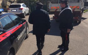 Rubano un camion e speronano l’auto dei Carabinieri
