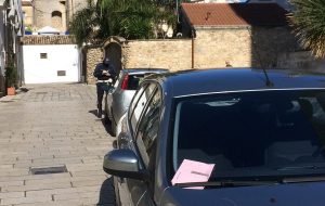 Raffica di multe sulle auto parcheggiate irregolarmente vicino al Teatro Verdi ed ai Cappuccini
