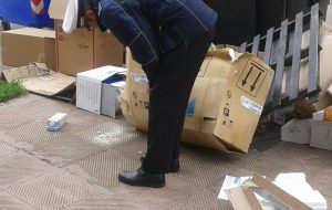 Emergenza rifiuti: decine di interventi della PM ma la città ed i parchi restano sporchi e al limite della vivibilità