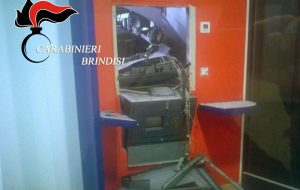 Furti a negozi e bancomat con spaccata: 19 arresti tra Brindisi, Reggio Calabria e Cerignola