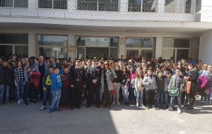 I carabinieri incontrano gli alunni della scuola media di Torre Santa Susanna