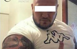 Colpi di pistola per intimidire un pregiudicato: 38enne tradito da una pistola e una foto su facebook