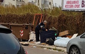 Discarica abusiva nel cuore del Quartiere Cappuccini: il Comune intervenga