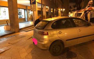 Parcheggio selvaggio: 27 rimozioni tra ieri e stamattina. E presto entrerà in servizio un secondo carro attrezzi