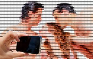 Filmano il rapporto sessuale di gruppo e poi ricattano la donna: tre uomini rinviati a giudizio