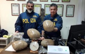 Ennesimo blitz in una villa sulla litoranea di Brindisi: nuovo maxisequestro di droga