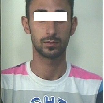 Cellulari e notebook a prezzi stracciati sul web: arrestato per 62 truffe online con falsi conti PostePay