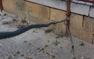 Brindisi, la città dei cavi d’acciaio penzolanti. La denuncia di Raffaele Giove