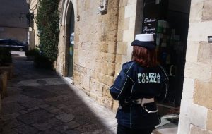 Deposito rifiuti: giro di vite della Polizia Municipale sulle attività commerciali