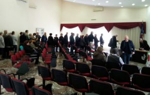 La faccia tosta di Flores e Loiacono, si presentano per partecipare alle primarie PD: cacciati
