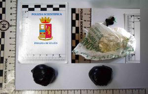Ostuni: pusher in manette dopo un acceso inseguimento, sequestrati 25 grammi di cocaina