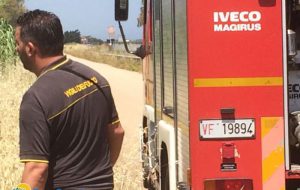 Nuovo incendio a Torre Guaceto: il tempestivo intervento dei Vigili del Fuoco evita danni peggiori