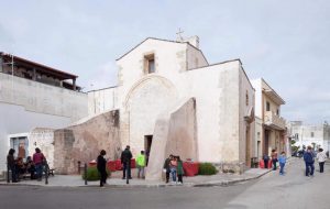 Chiesa Madonna del Giardino di Tuturano: invasione compiuta