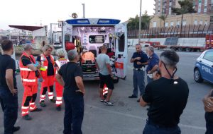 Clandestino albanese si tuffa due volte dalla nave: salvato e rimpatriato