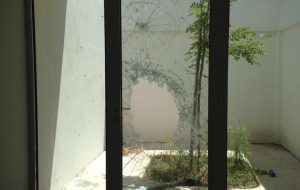 Gli imbecilli continuano a danneggiare i beni pubblici: vandalizzato il centro giovanile di Tuturano ancor prima della sua apertura
