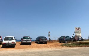 Caos sulla litoranea, si parcheggia ovunque: trenta multe in tre ore