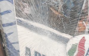 Vandalizzata la vetrina della sede del circolo “Cantieri Sociali”