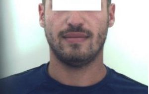 Minaccia e picchia due meccanici: in manette 25enne di Brindisi