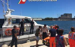 Pescatore si sente male in barca al largo di Brindisi: arriva in soccorso la Capitaneria di Porto