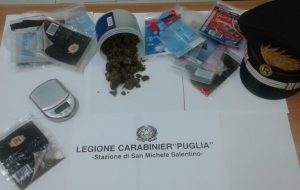 Droga in auto e in casa: giovane ai domiciliari