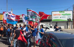 I lavoratori Tecnomessapia protestano a Bari, Cisl: “Scongiurare i licenziamenti a fine commessa Leonardo”