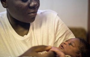Attraccata a Sant’Apollinare nave con 860 migranti. C’è anche un bimbo nato tre giorni fa
