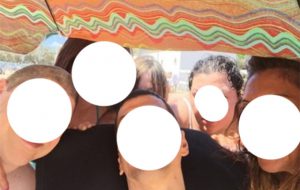 “Qui non dovete più venire”: Ragazzi disabili cacciati via dal gestore di una spiaggia di Apani