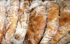 Notte Verde a Cisternino: si celebra il matrimonio tra pomodoro Regina e pane di Monte Sant’Angelo