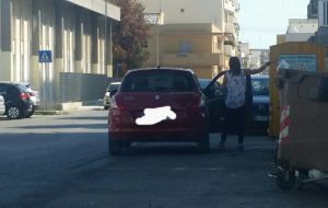 Beccati e multati altri furbetti del cassonetto: si spostano da altri quartieri ed altri comuni per buttare immondizia