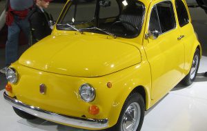 Rubano una vecchia Fiat 500 ed ingaggiano lungo inseguimento con la Polizia: fermati e arrestati