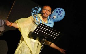 Storie di scarpe (altre migrazioni): il TeatroDellePietre torna in scena a Villa Castelli
