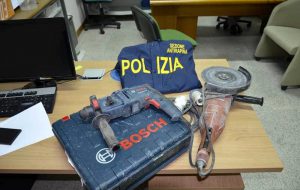 Ruba trapano elettrico e flessibile da un cantiere di Via Dalmazia: arrestato