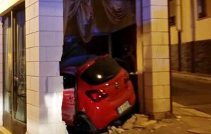 Auto piomba a tutta velocità nell’Hotel Colonna: “quasi una bomba, tutto distrutto”