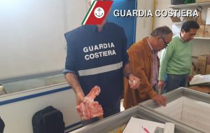 Sequestrato oltre un quintale di pesce e carne in cattivo stato di conservazione ad un noto ristorante orientale