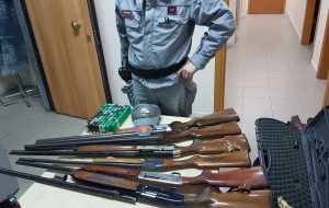 Controlli sulla caccia: denunciato cacciatore senza porto d’armi, sequestrati sei fucili