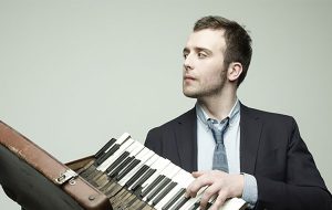 Raphael Gualazzi atteso protagonista del Capodanno ostunese: stasera Concerto in Piazza della Libertà