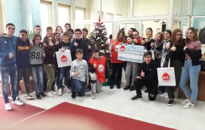 L’Istituto Majorana addobba l’albero di Natale a favore di Aido Brindisi