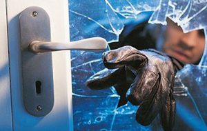 Tre minorenni tentano furto in abitazione: fermati dai Carabinieri