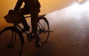 Immigrato irregolare fermato a bordo di bici rubata: denunciato ed espulso