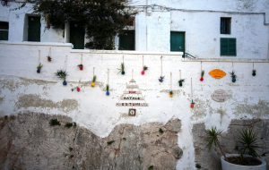 Ostuni Green Riot augura buon Natale alla Città bianca con un’installazione artistica in Largo Stella