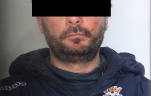 A bordo di auto rubata non si ferma all’alt dei poliziotti: arrestato