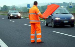 Incidente stradale: una giovane donna muore sotto gli occhi del marito