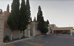 Si azzuffano per l’eredità della nonnina di 103 anni appena morta: cinque persone al pronto soccorso