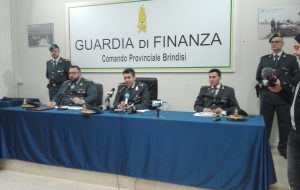 Nove arresti della Finanza per contrabbando e traffico di droga: i nomi dei cinque brindisini finiti manette