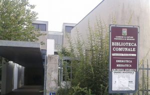 UniTre: Ettore Catalano presenta “Rosso Adriatico” alla Biblioteca Comunale di Ostuni