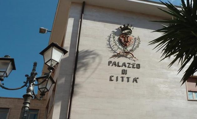Opposizioni Brindisi: “Nessuna pericolosa legittimazione ai vannacciani, il Sindaco rinunci formalmente e pubblicamente ai loro voti”
