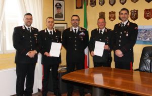 Salvarono anziana dalle fiamme: premiati due Carabinieri coraggiosi